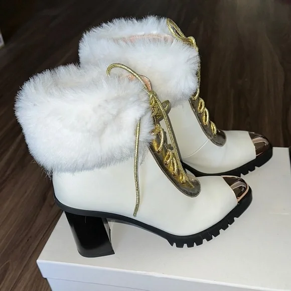 Things II Come Elegant White and Gold Women's Boots - Picture 2 of 5